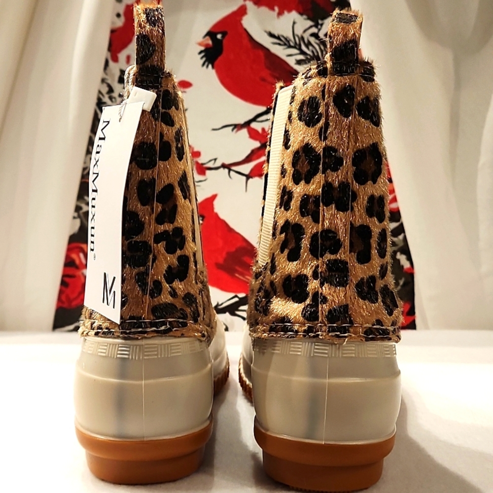 MAX MUXUM WOMANS NEW ASSORTED SIZES LEOPARD & BEIGE DUCK BOOTS. FINAL PRICE - Picture 6 of 9